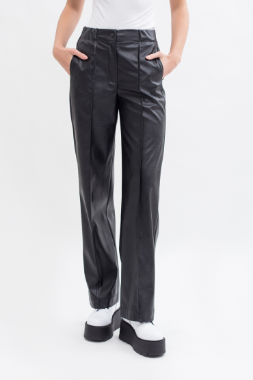 Straight trousers in eco-leather