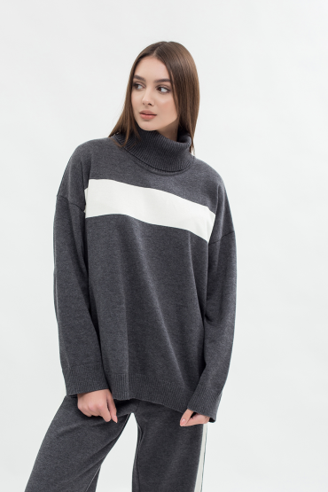 Sweater with stripe